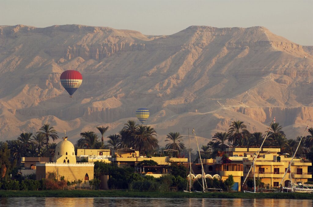 البالون الطائرف الأقصر 