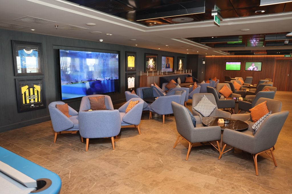 السفينة AROYA