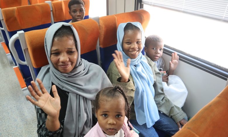 قطار السودانيين العائدين من مصر