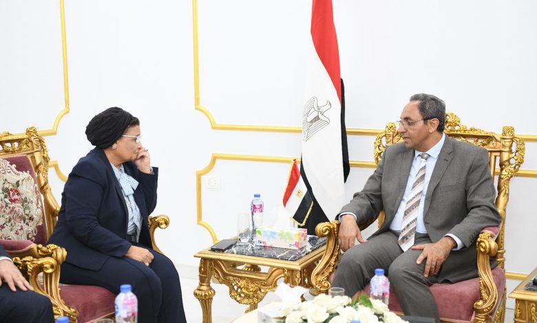 الدكتور خالد عبدالحليم محافظ قنا